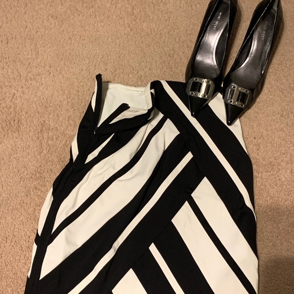 White House Black Market Pencil Skirt - Picture 5 of 8